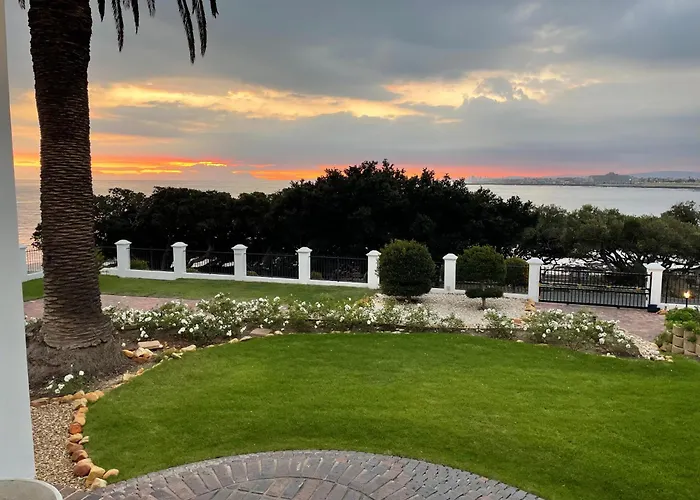 Manor On The Bay