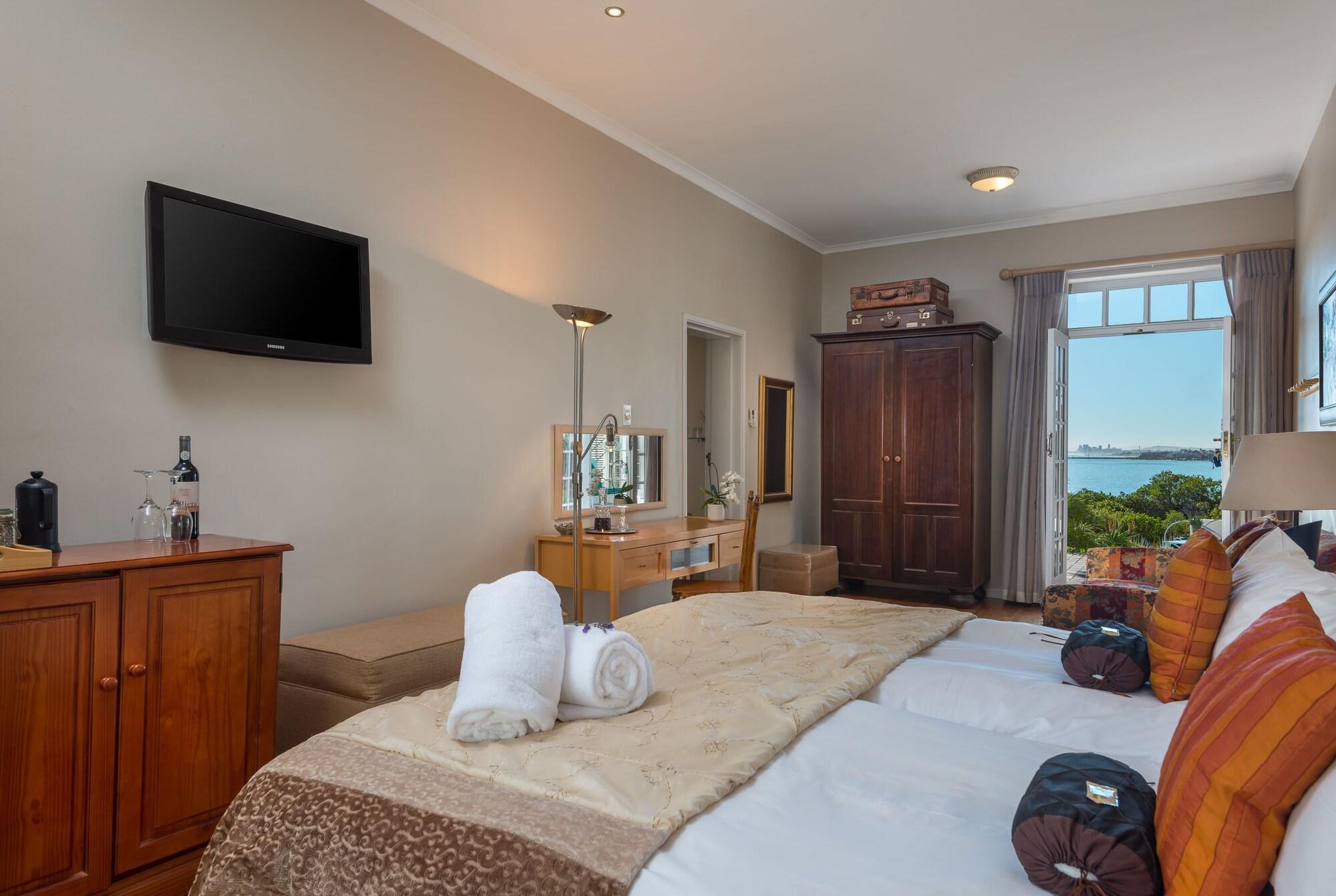 Manor On The Bay Guest house
