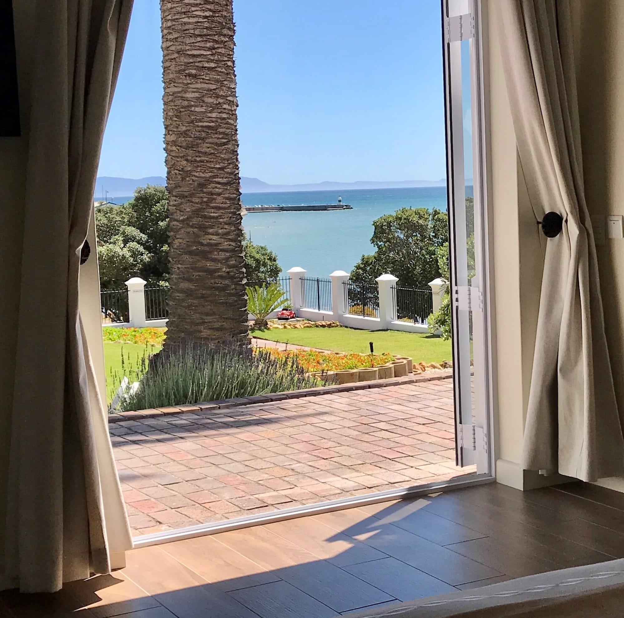 Manor On The Bay Guest house