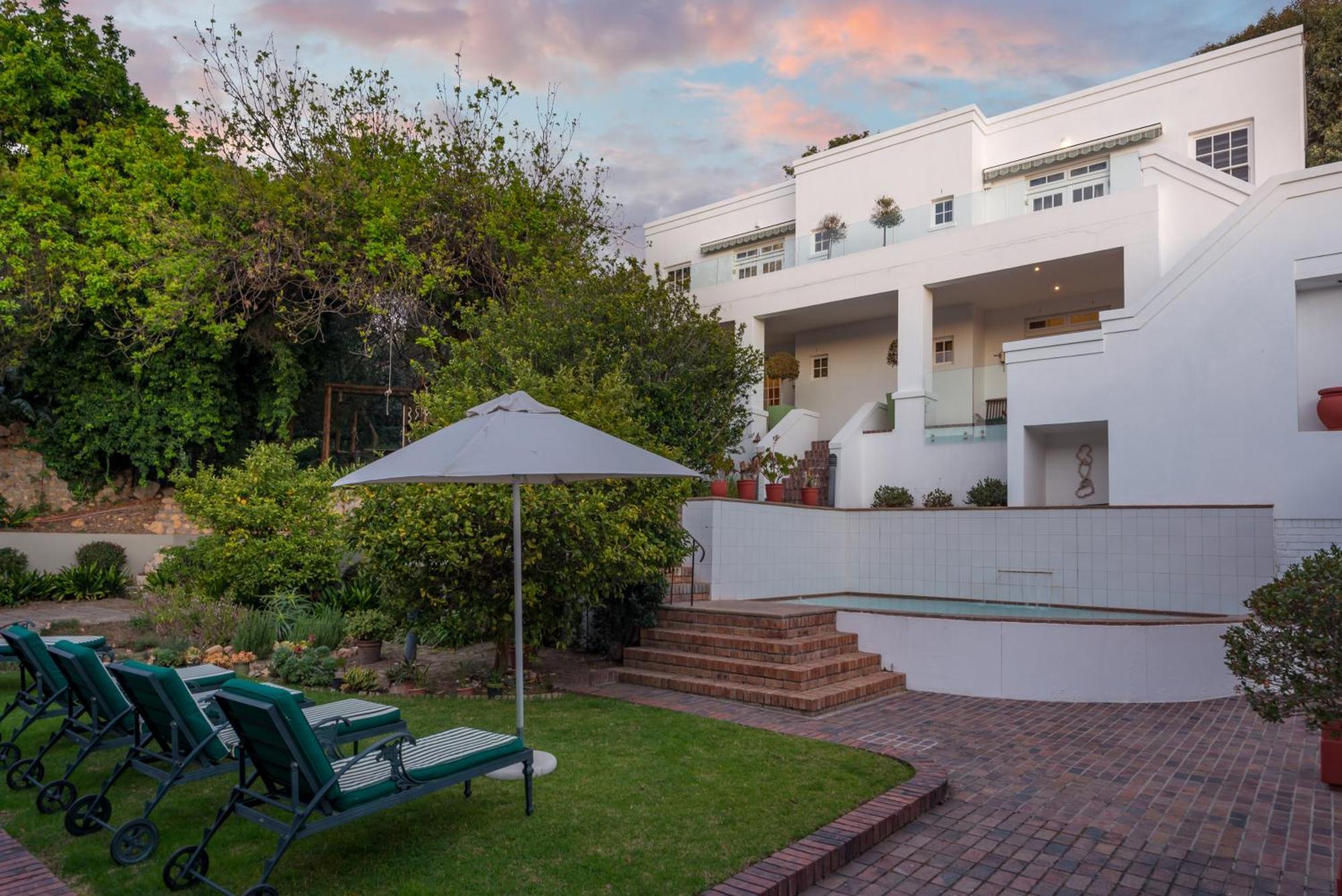 Manor On The Bay 4*