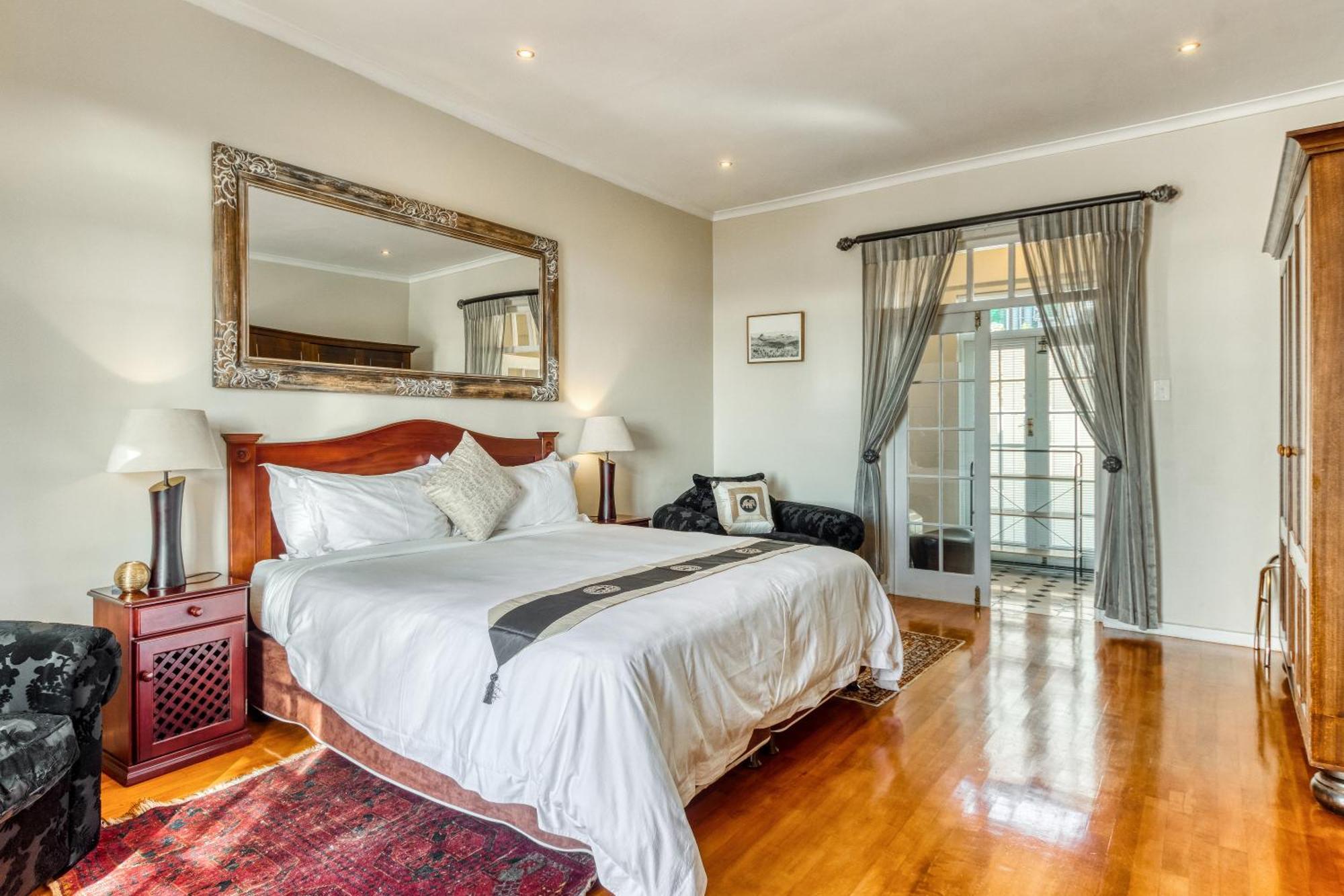 Manor On The Bay 4*