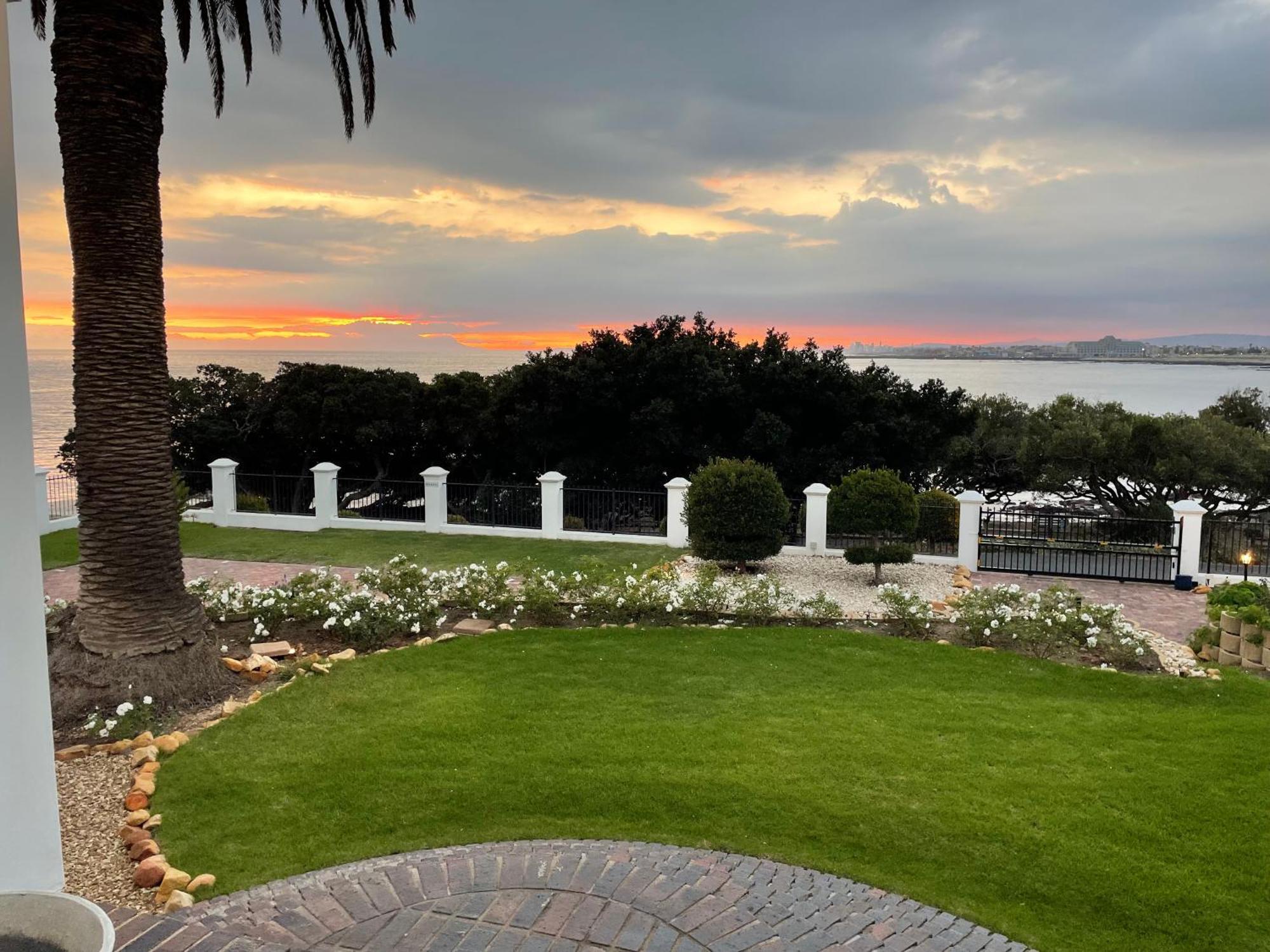 Manor On The Bay Guest house 4*