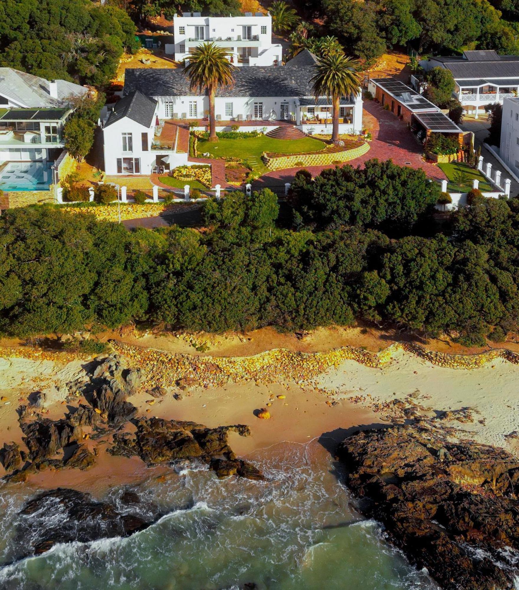 Manor On The Bay