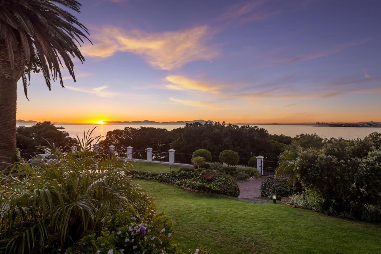 Manor On The Bay Guest house